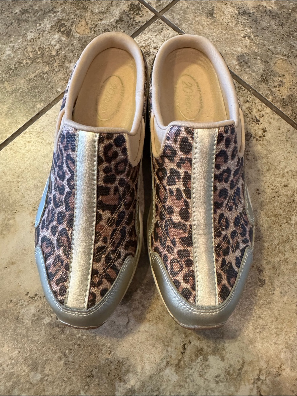 Easy Spirit Traveltime 782 slip-on mules leopard print and silver trim size 8